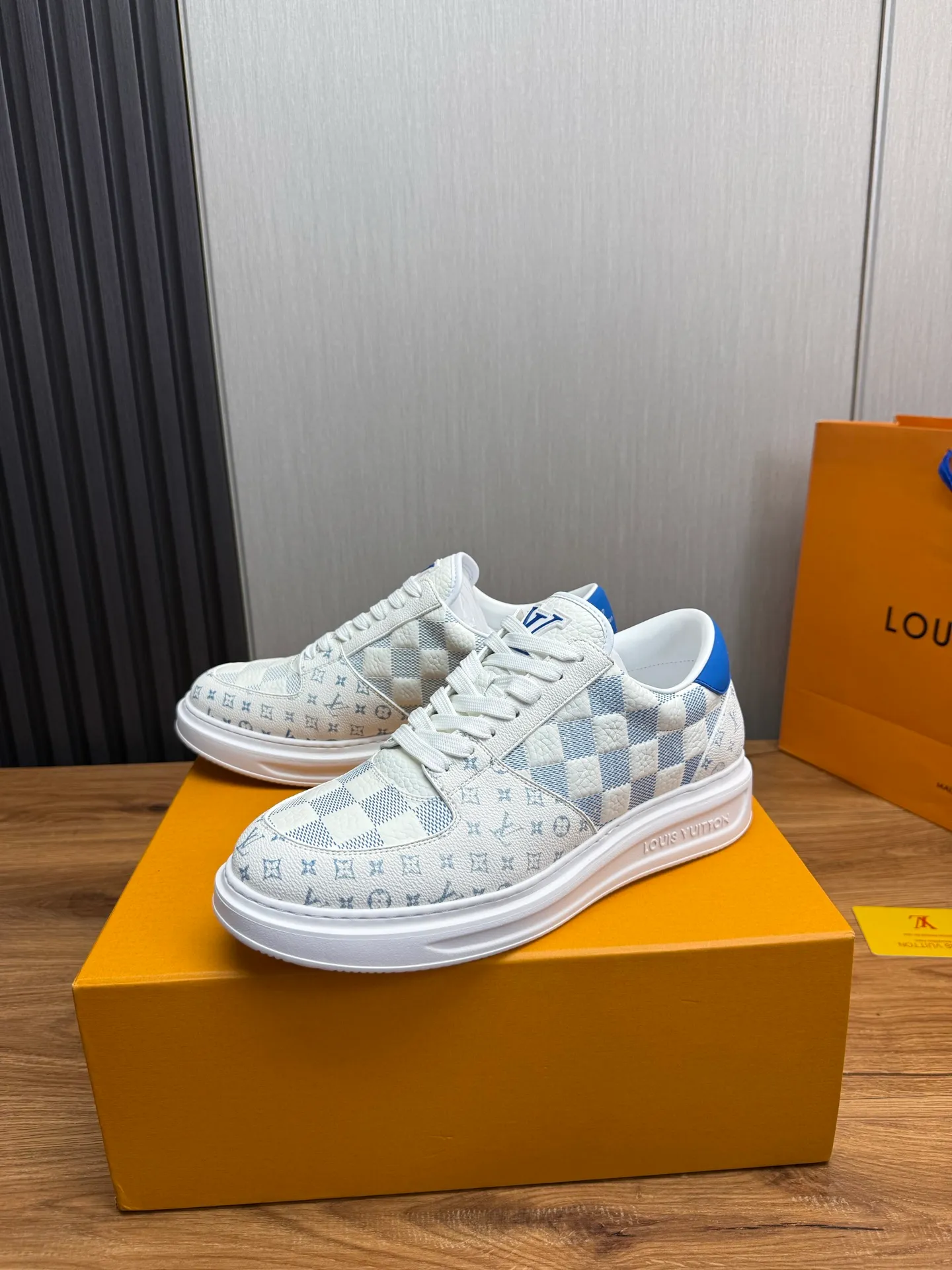 Men's shoes 💰840💰 LOUIS VUITTON [Luden Yiwei] The new trendy Lv is on the market 🎁, casual and fashionable men's shoes 👟 1:1 shipment ⬆️The upper is made of imported cowhide + cowhide mesh lining, the original wear-resistant rubber outsole, the version is simple and elegant, exclusive for trendy men. 38-45 (38.45 is non-refundable if made to order)